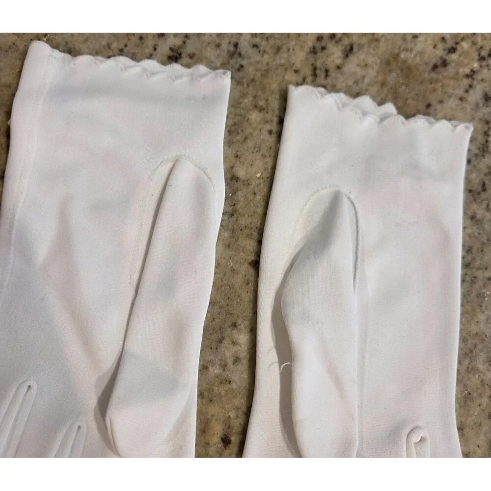Vintage Womens Size S 6.5 White Nylon Formal Short Gloves Bow Scallop Pretty
